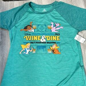 2023 Wine and Dine Woman’s Medium Shirt